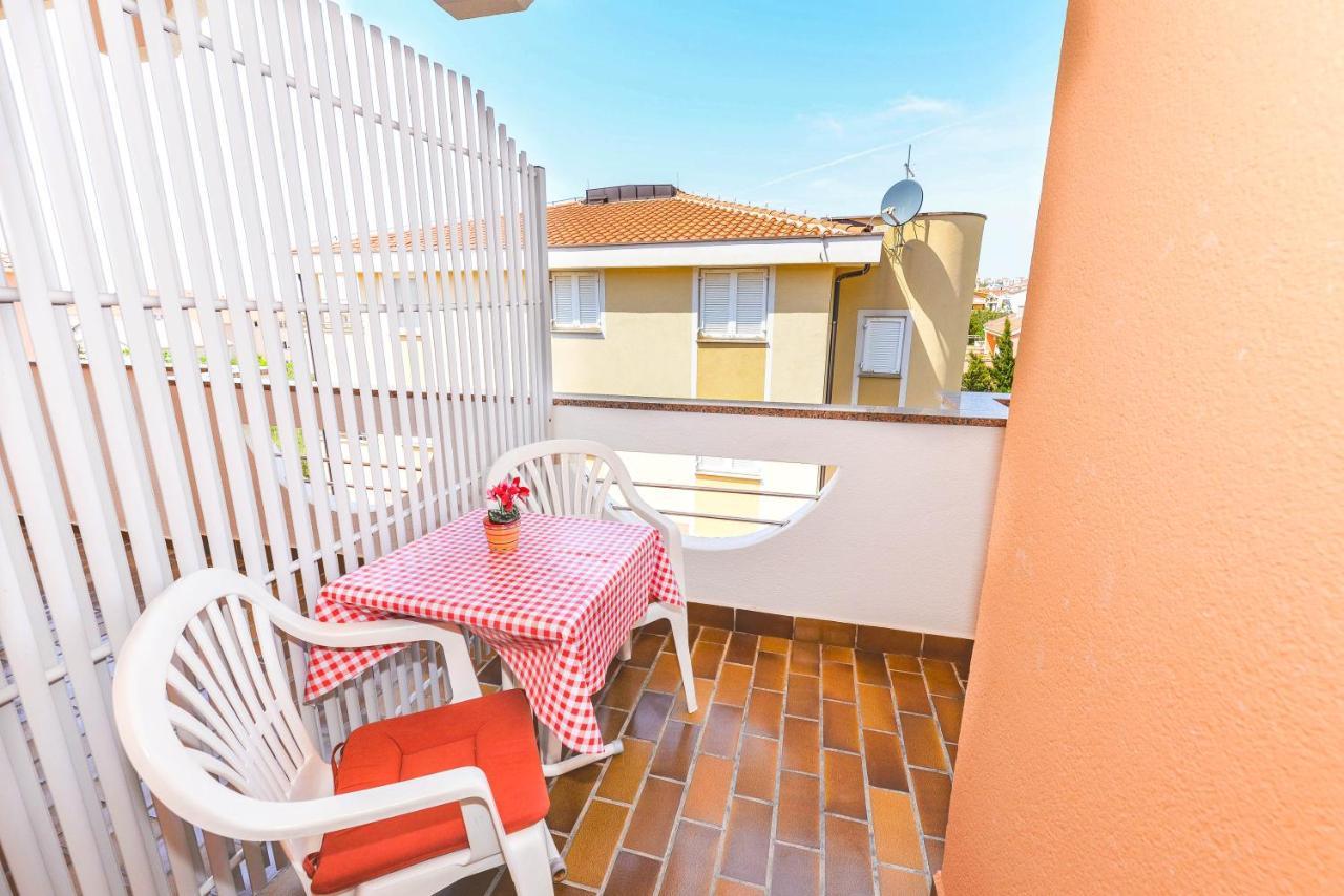 Apartments Cvito Novalja Exterior photo