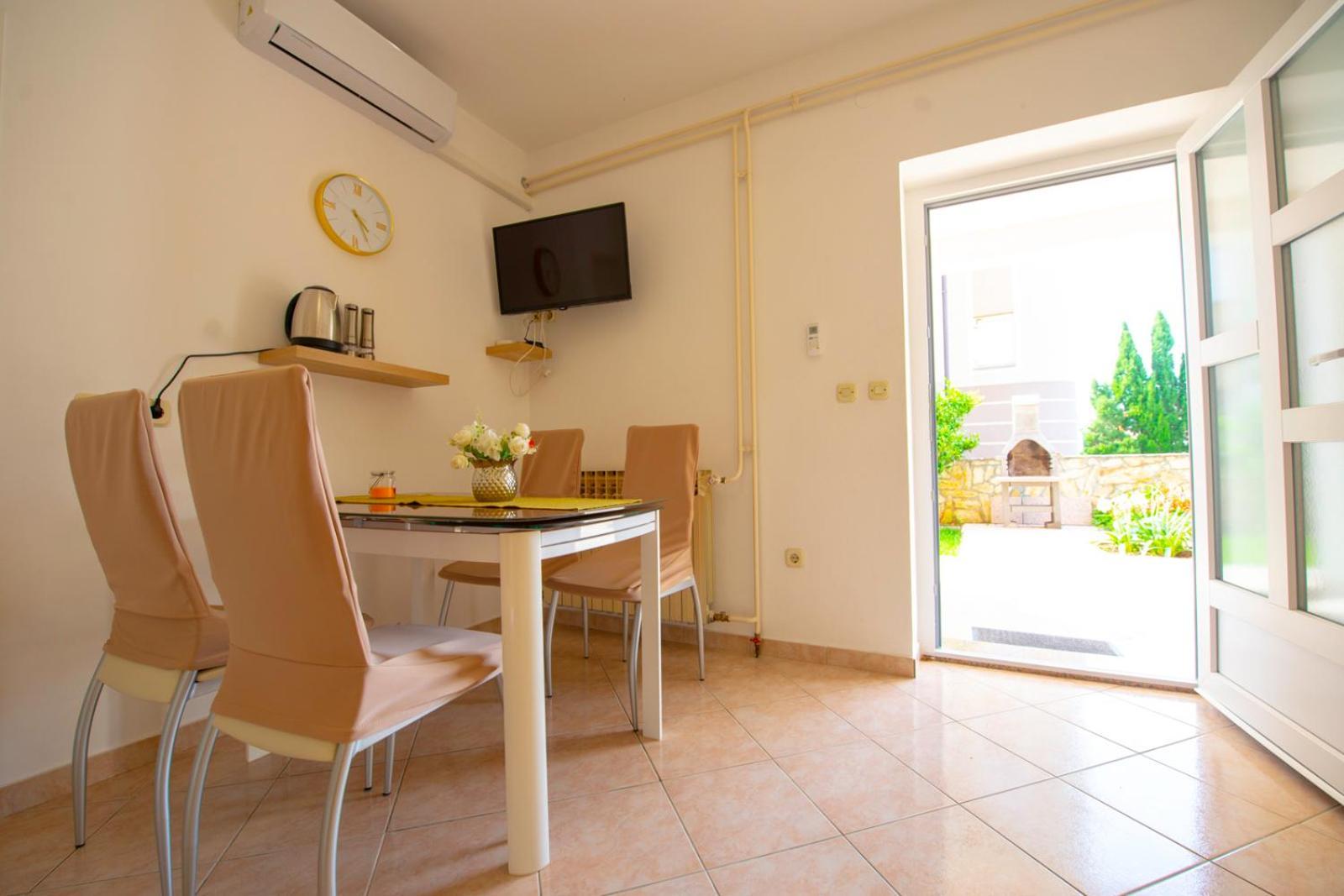 Apartments Cvito Novalja Exterior photo
